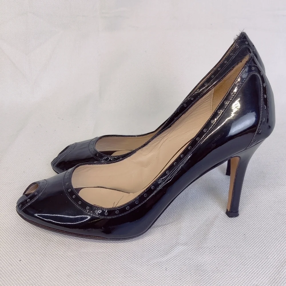 Kate Spade Peep Toe Black Patent Leather Heels Pumps Brogue Trim Sz 7.5 Italy - Picture 5 of 16